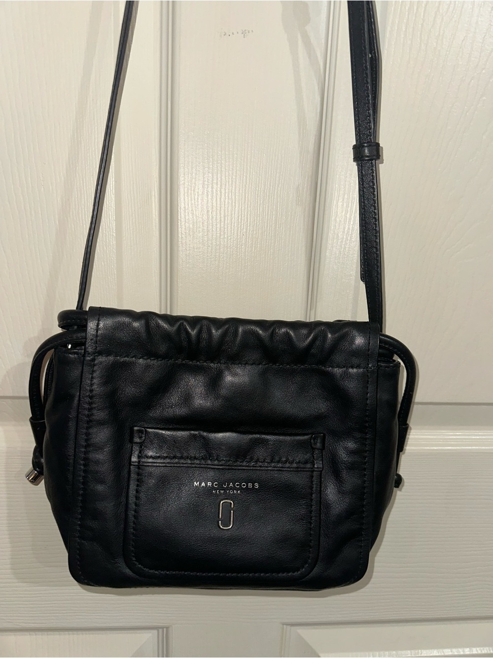 Marc Jacobs Black Leather bucket Crossbody Bag